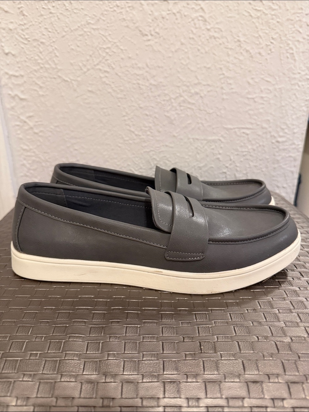 NWOT Men’s Avenue Dark Gray Casual Penny Loafers with White Platform Sole